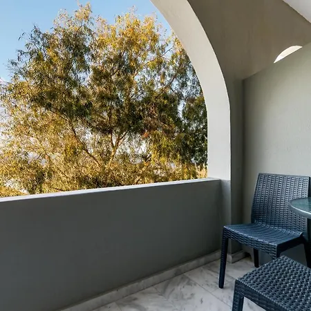Christianna & George Luxury Hot Tub Apartment Fira  Extérieur photo