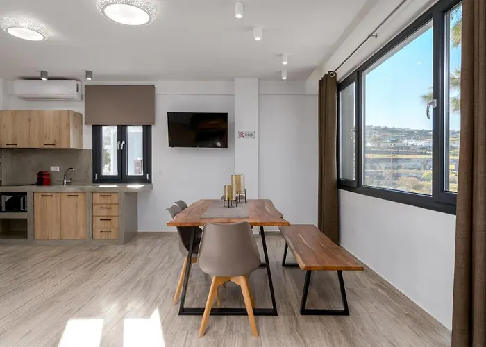 Christianna & George Luxury Hot Tub Apartment